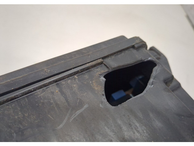 Блок предохранителей  Renault Trafic 2014-2021      758a68898r    1.6