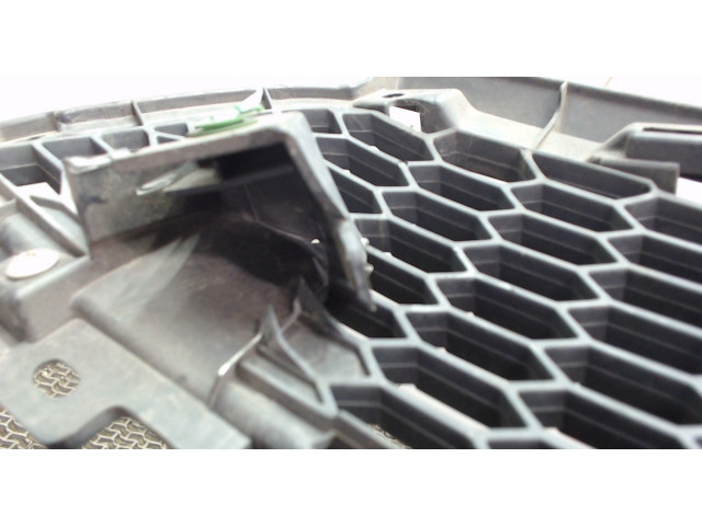 Решетка радиатора  Mitsubishi Outlander XL 2006-2012           2.4 