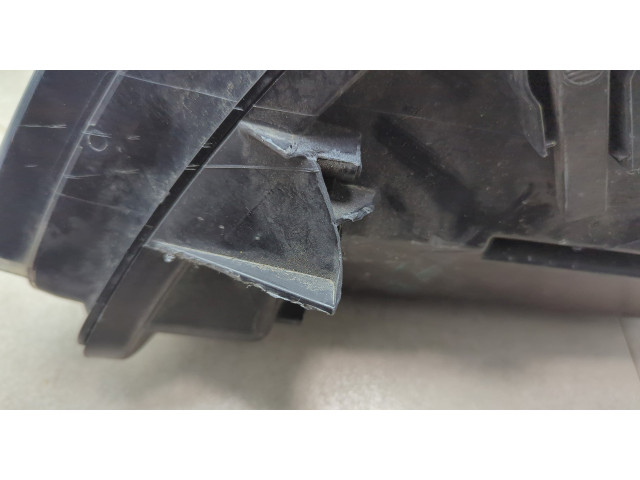 Фара передняя  Volkswagen Jetta 6 2010-2018 правая 