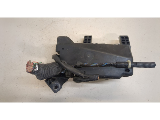 Блок предохранителей Mitsubishi Pajero / Montero 2000-2006