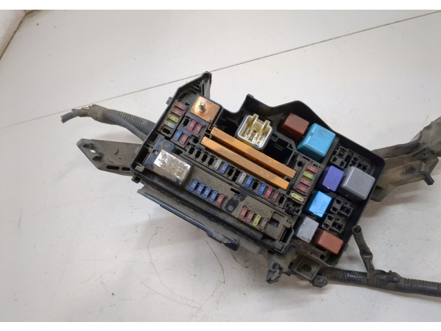 Блок предохранителей  Toyota Highlander 2 2007-2013      8272048120   