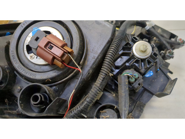 Фара передняя Toyota RAV 4 2015-2019 левая