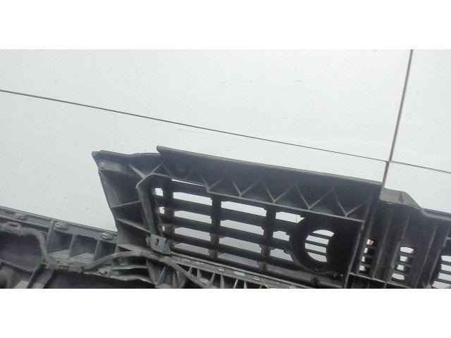 Бампер  Audi A4 (B6) 2000-2004 передний     8H0807105