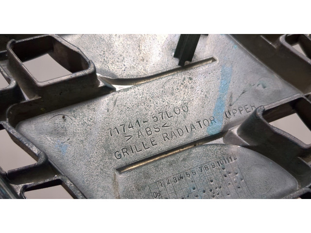 Решетка радиатора  Suzuki Kizashi          