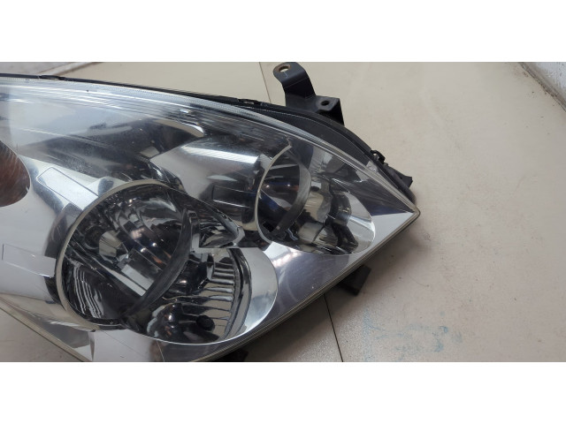 Фара передняя  Toyota Corolla Verso 2004-2009 правая 