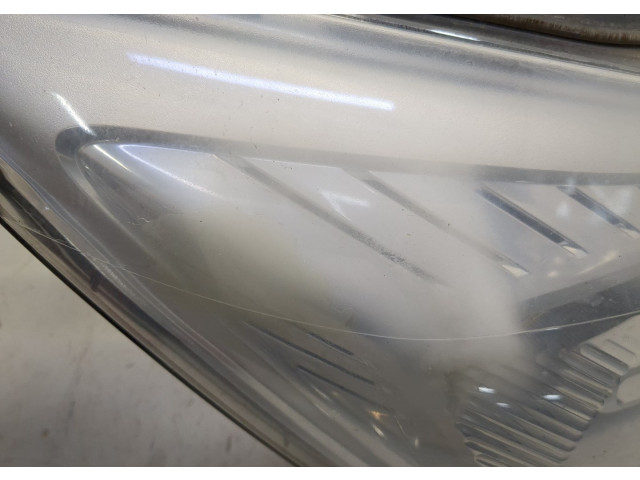 Фара передняя  Ford Focus 2 2008-2011 правая 