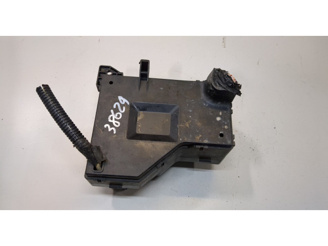 Блок предохранителей Mitsubishi Carisma