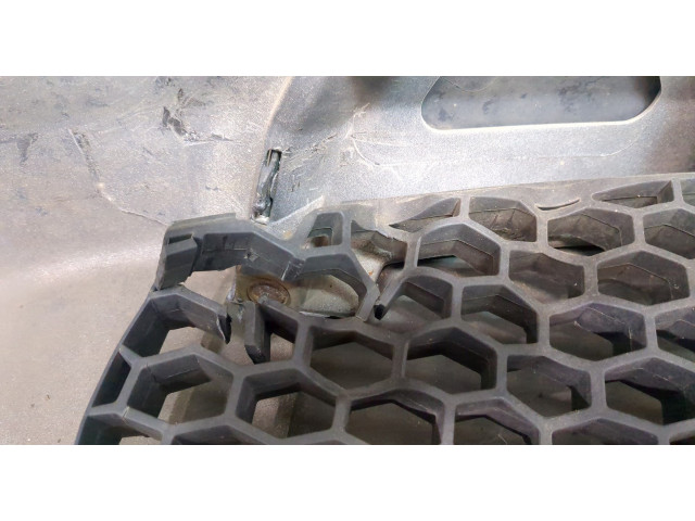 Решетка радиатора  KIA Carens 2006-2012          