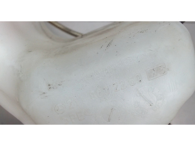 Бачок омывателя  Mercedes E W211 2002-2009      2.7