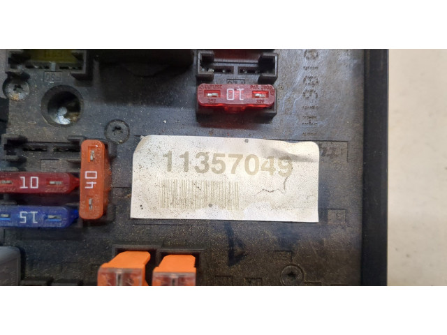 Блок предохранителей  Volkswagen Golf 5 2003-2009      11357049   