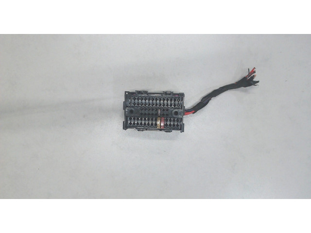 Блок предохранителей  Volkswagen Transporter 5 2003-2009           1.9