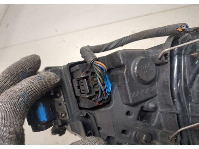 Фара передняя Volvo C30 2010-2013 левая