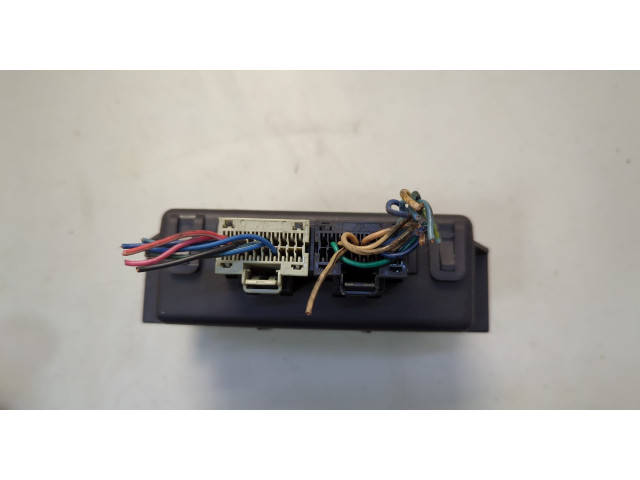 Блок комфорта Chevrolet Tahoe 2006-2014 25883951, 25972675