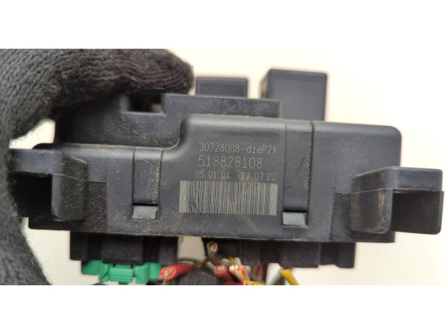 Блок предохранителей Volvo S60 2000-2009 30728008, 518828108