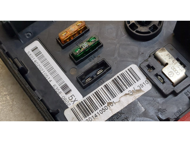 Блок предохранителей Audi Q3 2011-2014