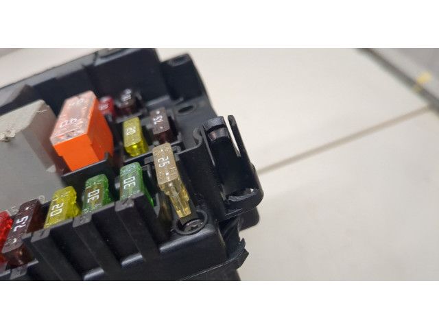 Блок предохранителей  Mercedes C W204 2007-2013           2.1