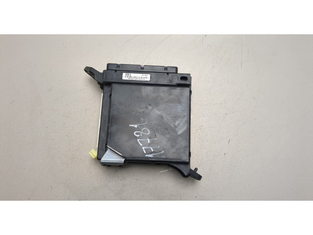 Блок предохранителей  Toyota Sequoia 2008-      827300C180   