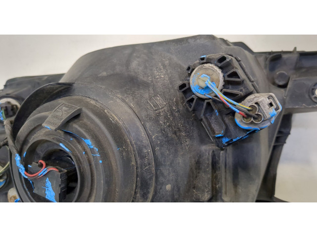 Фара передняя Mitsubishi Pajero / Montero 2000-2006 правая