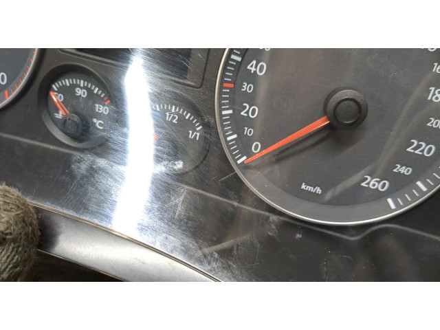 Панель приборов Volkswagen Golf 5 2003-2009