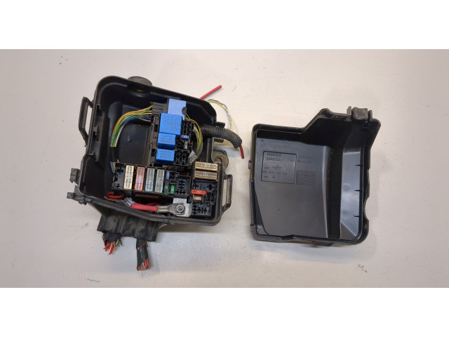 Блок предохранителей  Dacia Logan 2012-2016      243825499R   