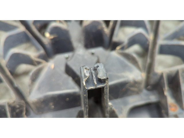 Решетка радиатора Mitsubishi Montero Sport / Pajero Sport 1996-2008 MR607481