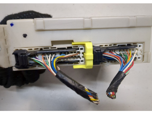 Блок предохранителей Lexus GS 2005-2012 8273030272 3.5