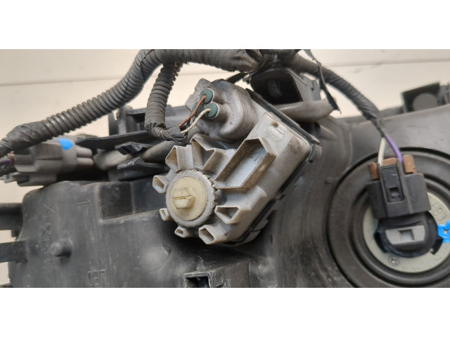 Фара передняя  Toyota Prius 2009-2015 правая 