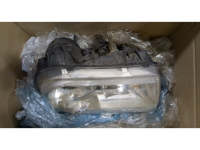 Фара передняя  Chrysler 300C 2004-2011 правая 