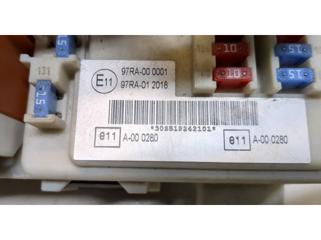 Блок предохранителей  Ford Focus 2 2005-2008         