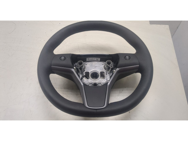 Руль Tesla Model 3