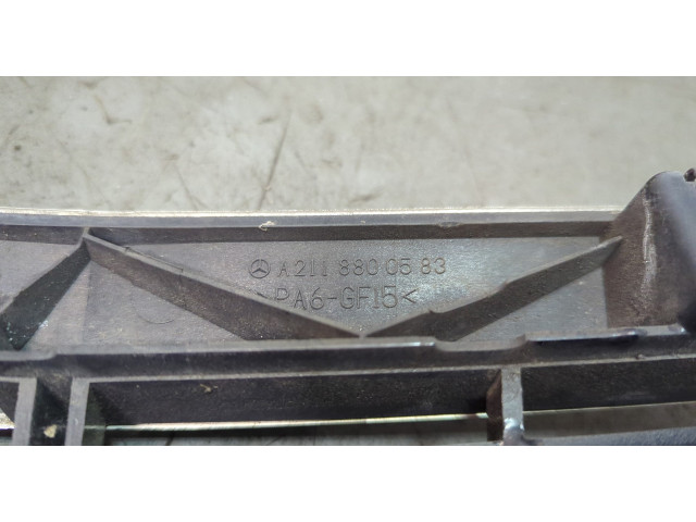 Решетка радиатора  Mercedes E W211 2002-2009          