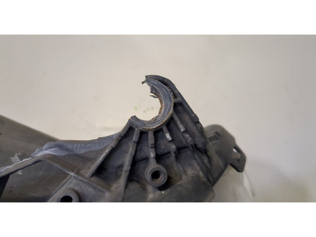 Фара передняя  Peugeot 208 правая 