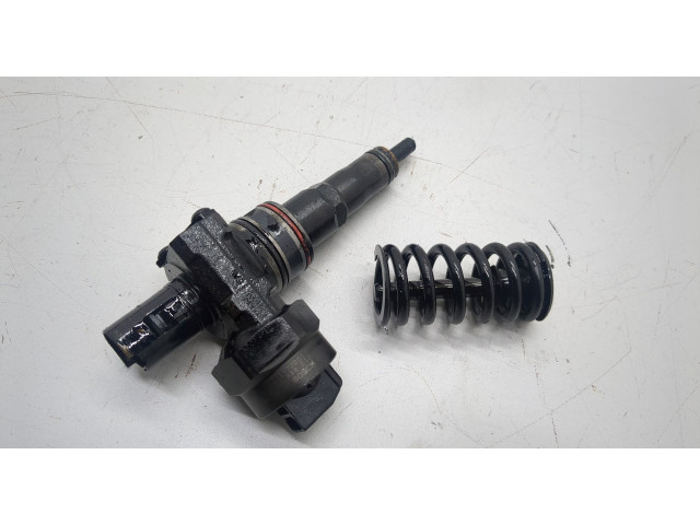 Форсунка топливная Skoda Fabia 1999-2007 038130073AJ, 038130079CX