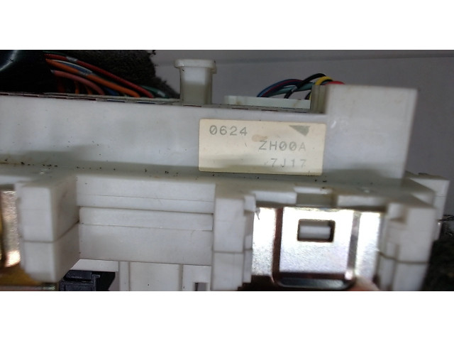 Блок предохранителей Infiniti QX56 2004-2010 24350ZH00A 5.6