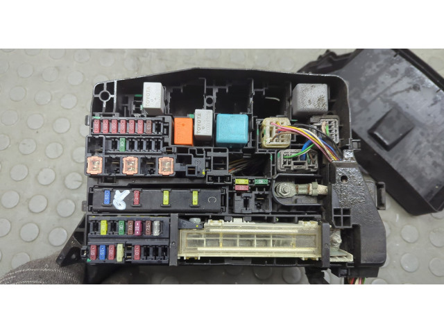 Блок предохранителей  Toyota Auris E15 2006-2012      8266202210   