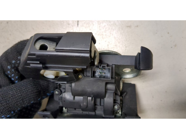 Замок багажника  Skoda SuperB 2008-2015       