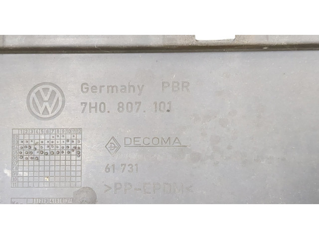 Бампер Volkswagen Transporter 5 2003-2015 передний 7H0807101F