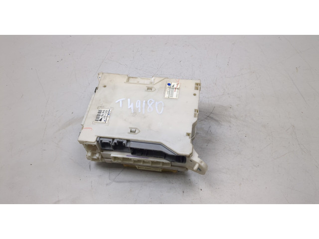 Блок предохранителей Lexus IS 2005-2013 8273053020