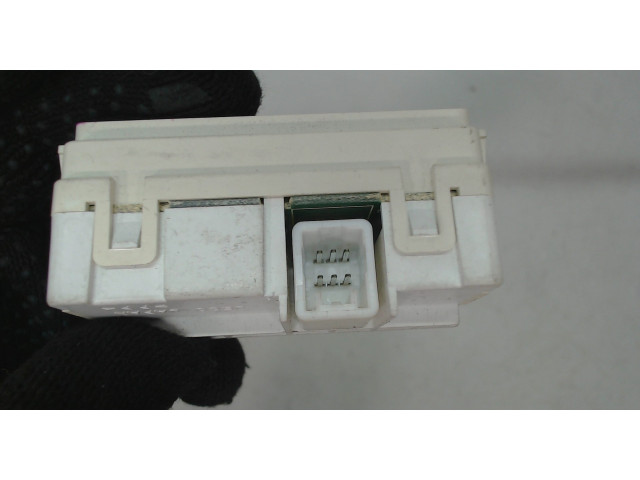 Дисплей бортового компьютера  Toyota Prius 2003-2009 8395047010        