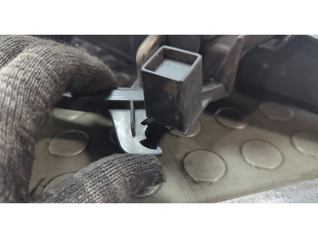 Решетка радиатора  Peugeot 3008 2009-2016          