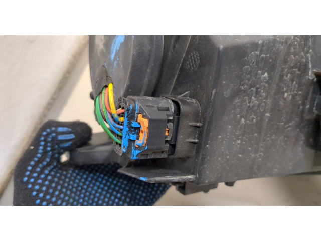 Фара передняя Peugeot Partner 2018-2024 правая