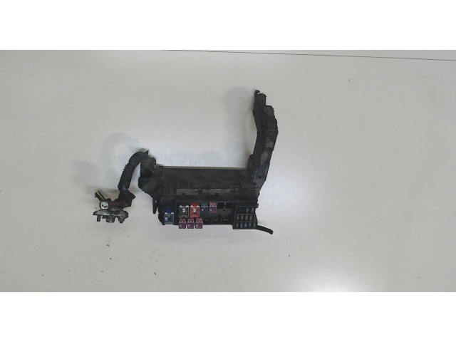 Блок предохранителей  Nissan Almera Tino      24381AU000    1.8