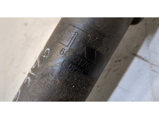 Стойка амортизатора Suzuki Grand Vitara 1997-2005