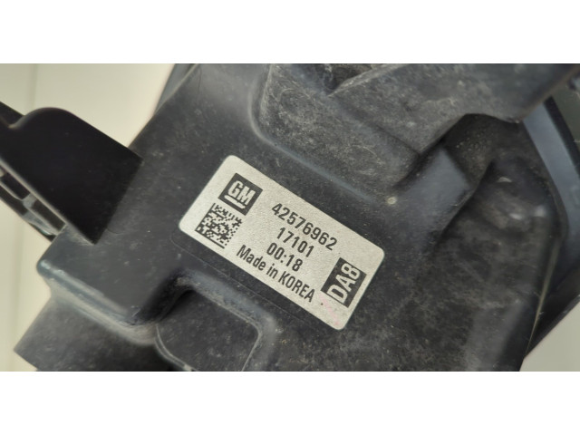 Фара передняя  Chevrolet Trax 2016-2022 правая 