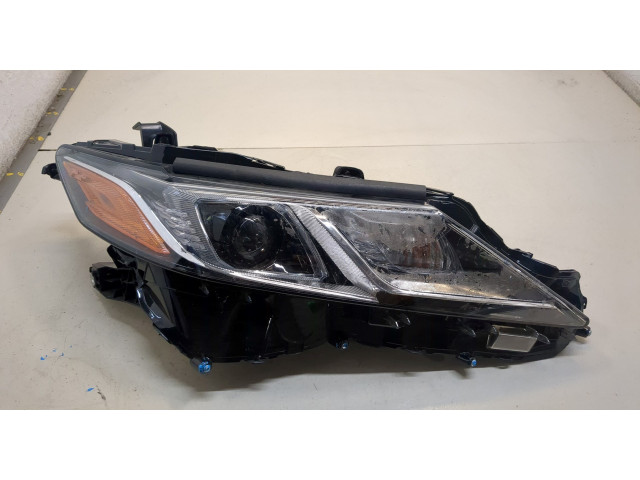 Фара передняя  Toyota Camry XV70 2017-2021 правая 