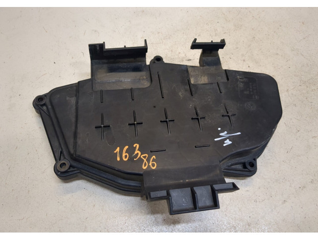 Крышка блока предохранителей  Audi A6 (C7) 2014-2018      4g1907613b     