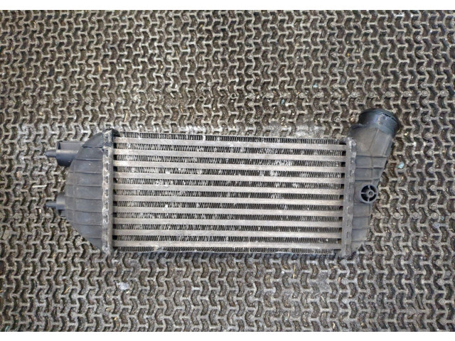 Интеркулер  Peugeot 5008 2009-2016 2.0  9673015780    