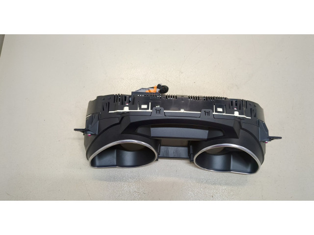 Панель приборов  Audi A5 (8T) 2007-2016       8T0920981B     