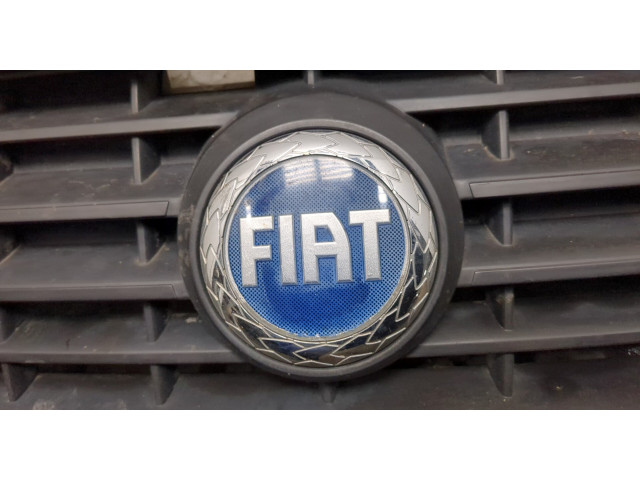 Решетка радиатора  Fiat Doblo 2005-2010          