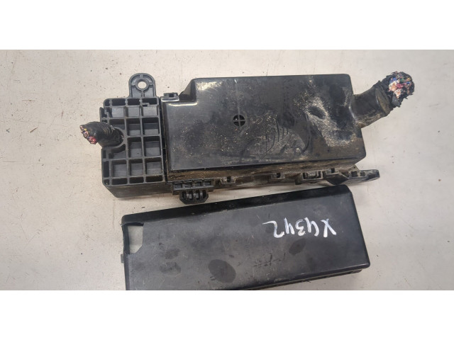 Блок реле Mitsubishi L200 2006-2015 2.5